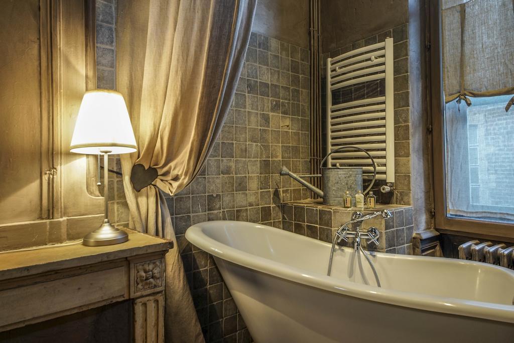 Châtillon-sur-Chalaronne Hotel De La Tour מראה חיצוני תמונה