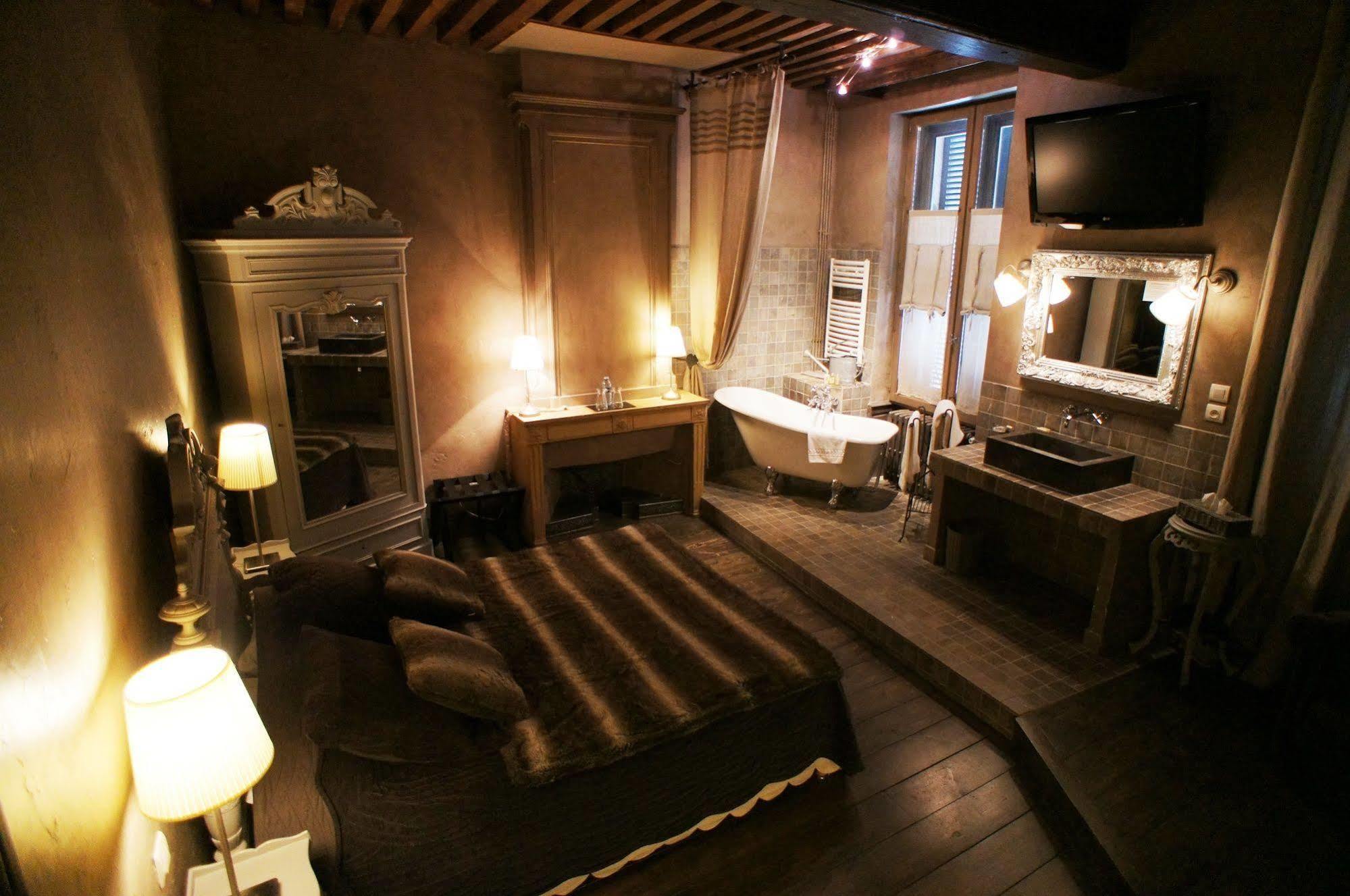 Châtillon-sur-Chalaronne Hotel De La Tour מראה חיצוני תמונה